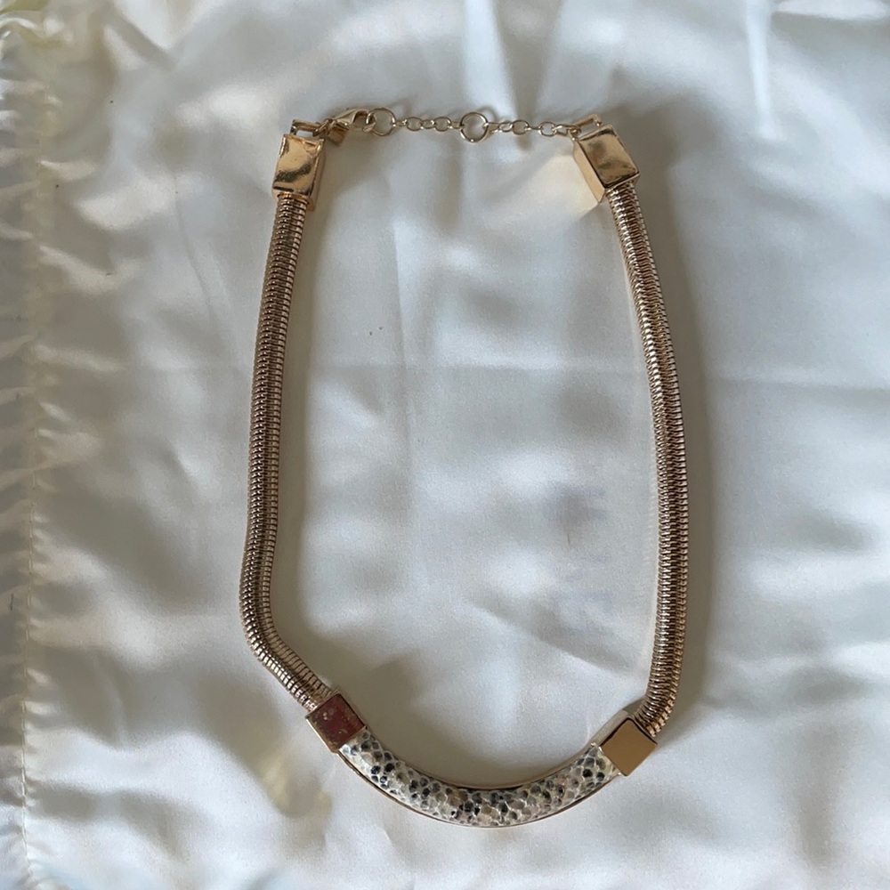 ✨[3 for $30]✨ GUESS snake effect gold necklace